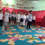 dzieci-z-grupy-szybkie-kolowrotki