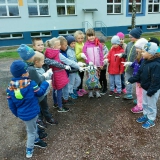 smerfy-i-krasnale-sprzataja-swiat