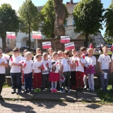 dzieci-podczas-marszu