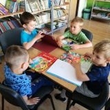 elfy-w-bibliotece