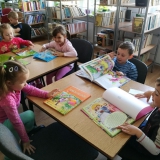 elfy-w-bibliotece