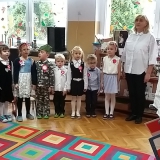dzieci-spiewaja-hymn