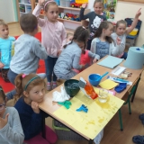 spotkanie-z-pania-protetyk-u-smerfow