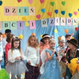 dzieci-wystepuja-dla-dziadkow