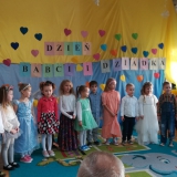 dzieci-wystepuja-dla-dziadkow